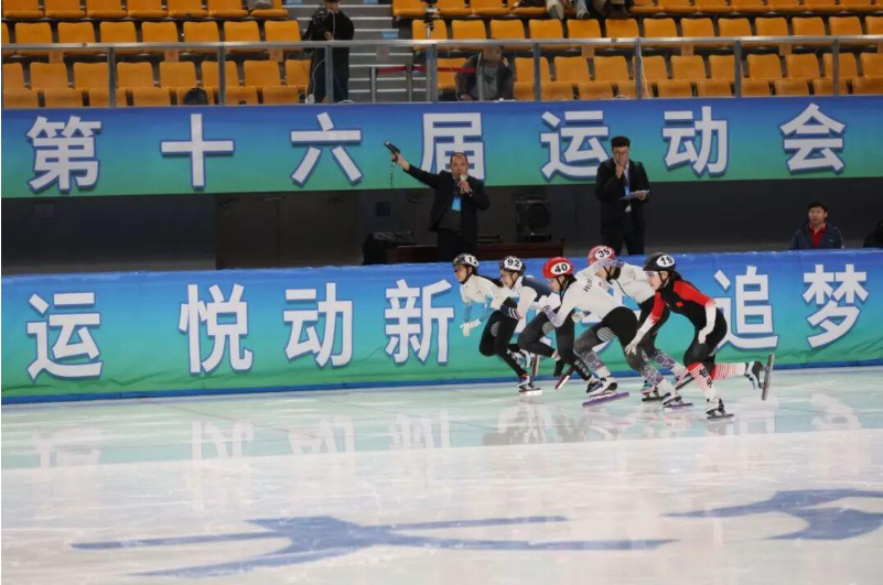 内蒙古自治区十六运短道速滑项目中鄂尔多斯市代表队获得2金1银
